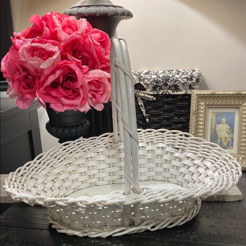 Vintage Unmarked Harry & David White Wicker Basket! - Picture 1 of 5